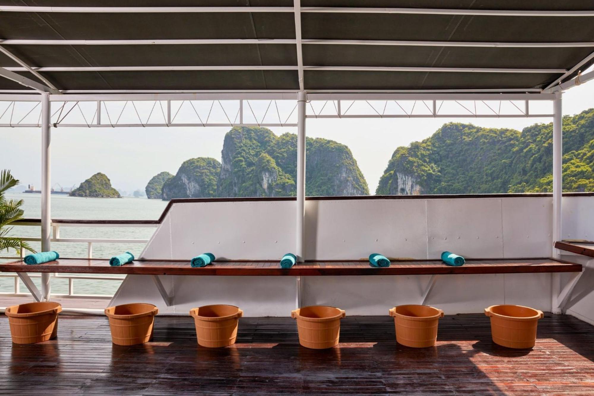 Cozy Bay Cruise Hotel Ha Long Exterior photo