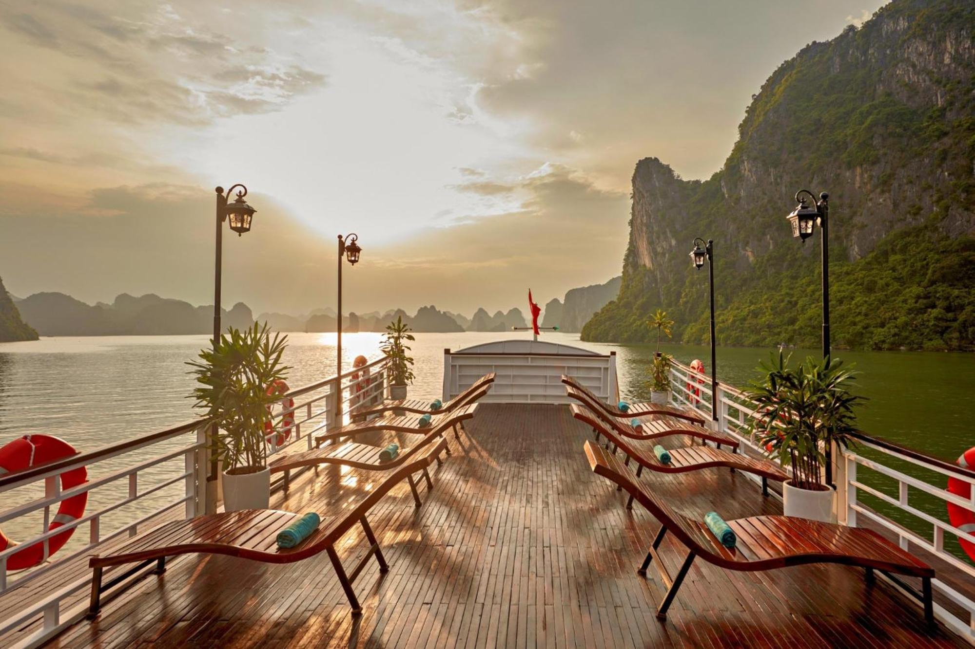 Cozy Bay Cruise Hotel Ha Long Exterior photo