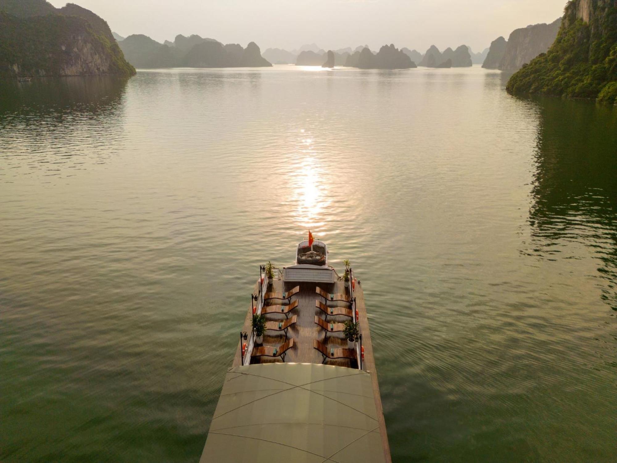 Cozy Bay Cruise Hotel Ha Long Exterior photo