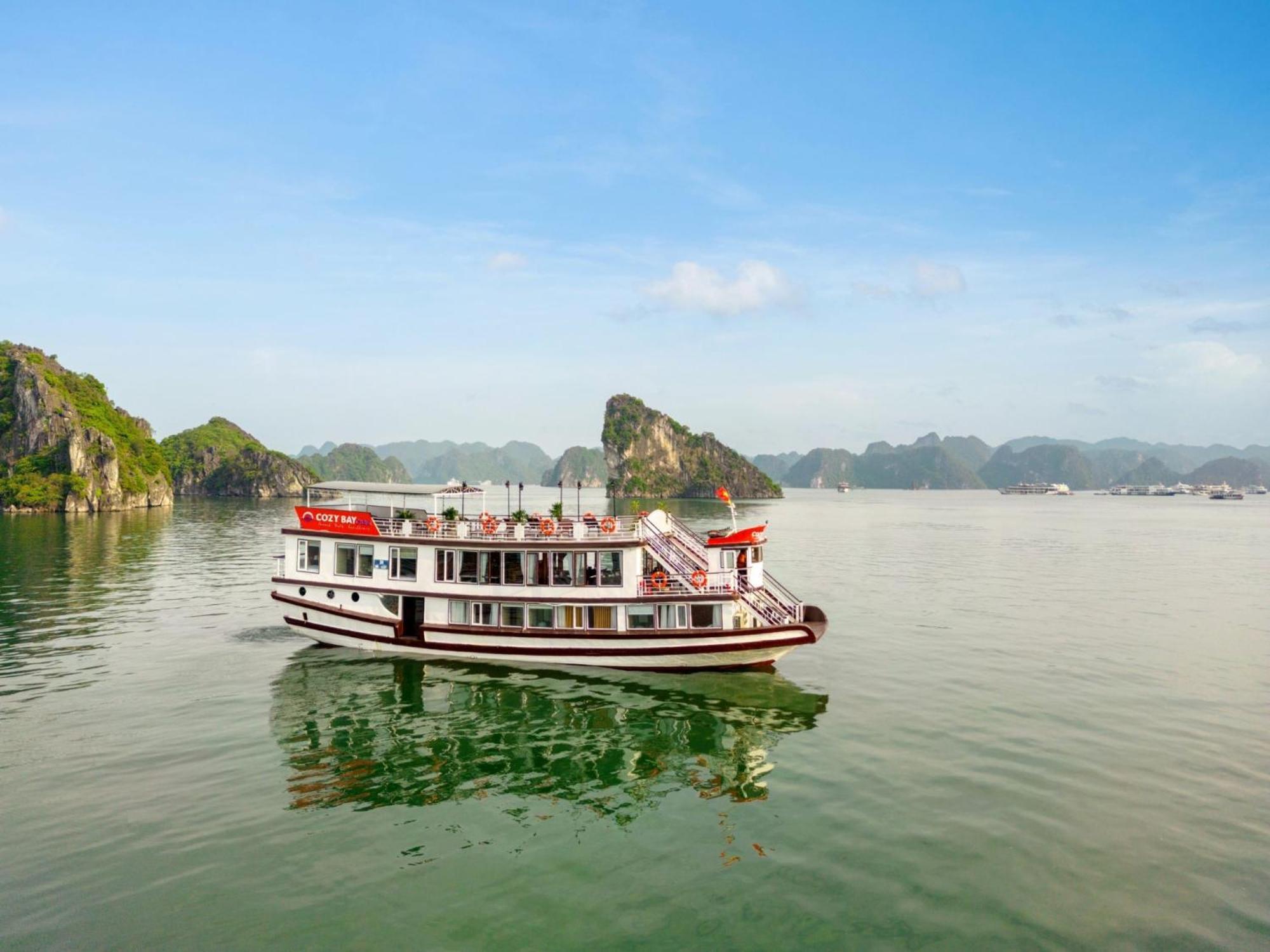 Cozy Bay Cruise Hotel Ha Long Exterior photo