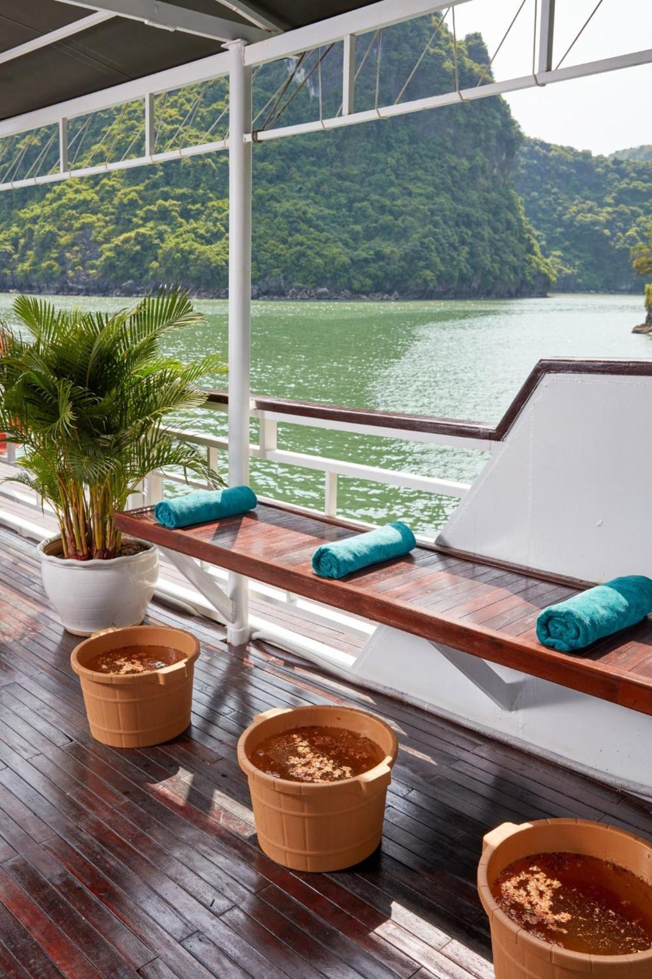 Cozy Bay Cruise Hotel Ha Long Exterior photo