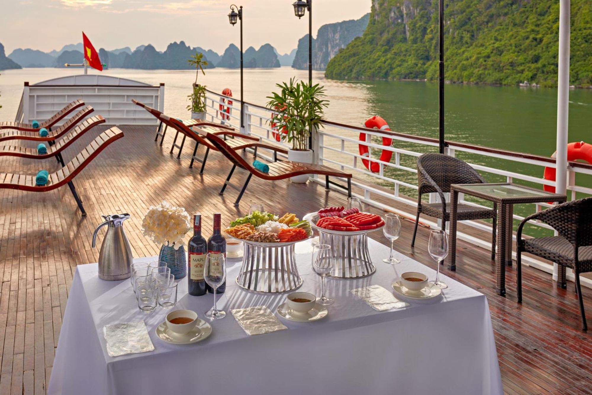 Cozy Bay Cruise Hotel Ha Long Exterior photo