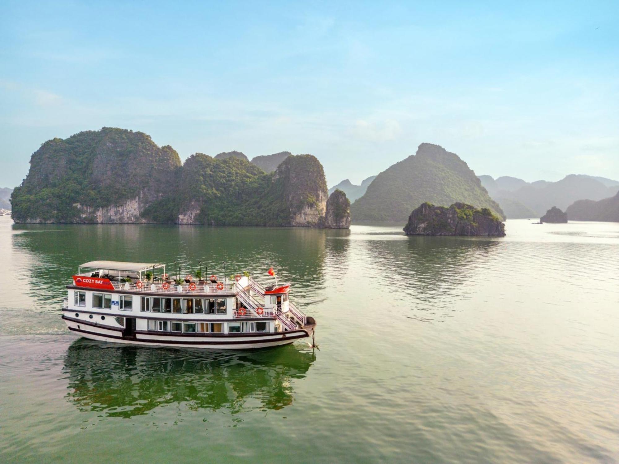 Cozy Bay Cruise Hotel Ha Long Exterior photo