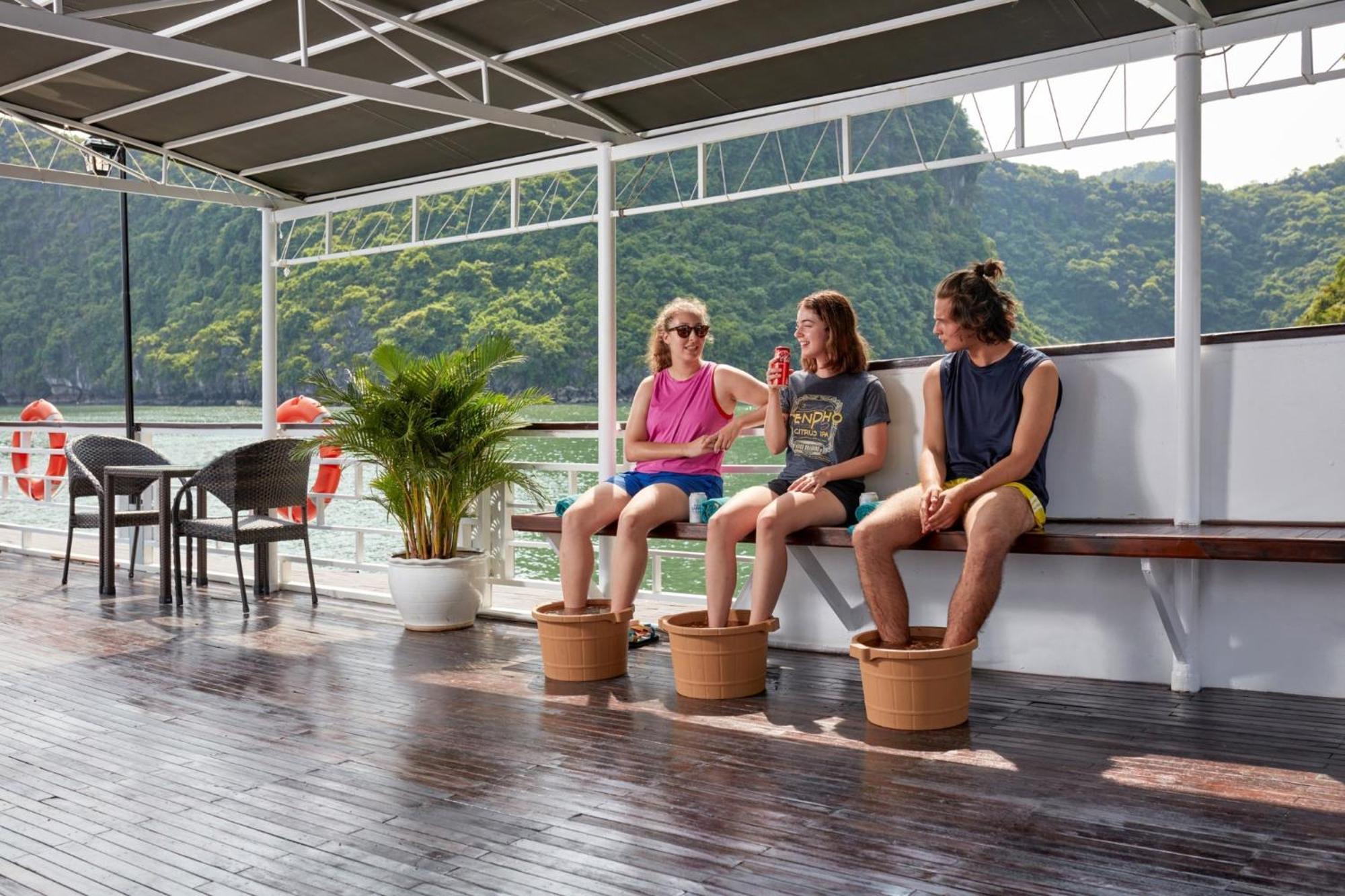 Cozy Bay Cruise Hotel Ha Long Exterior photo