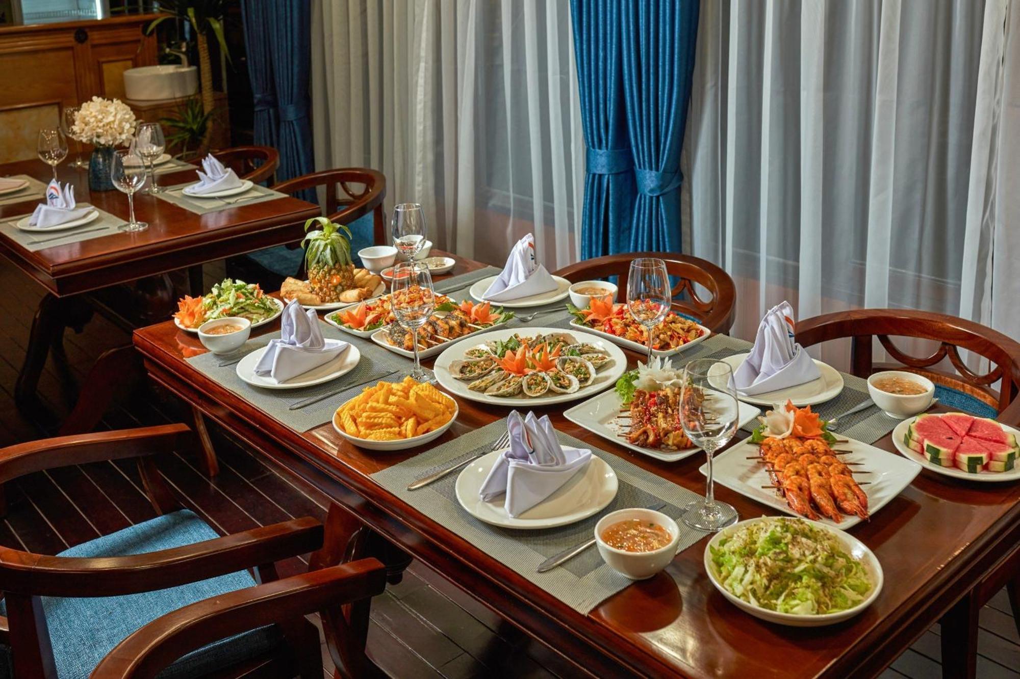 Cozy Bay Cruise Hotel Ha Long Exterior photo